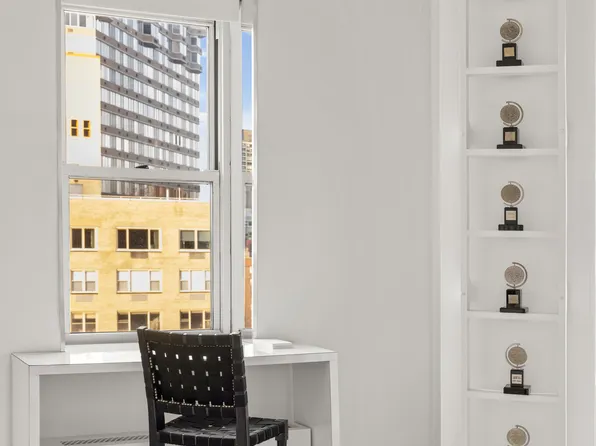 400 East 52nd Street image 6 of 21