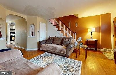 3rd image of 6132 Newtown Ave