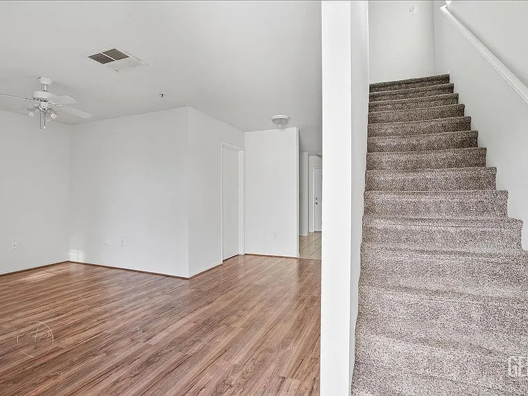 600 E Hosking Ave #10 — Photo 19