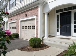 4 Park Place Cir, West Hartford, CT 06110