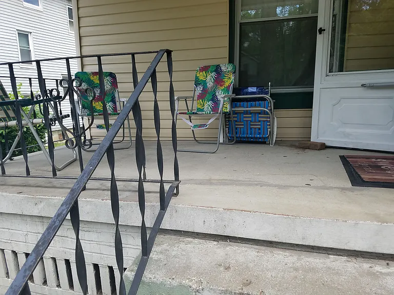347 E Crain Ave — Photo 3