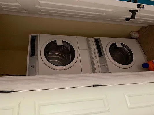 Rented by Salon Realty Corp | media 23