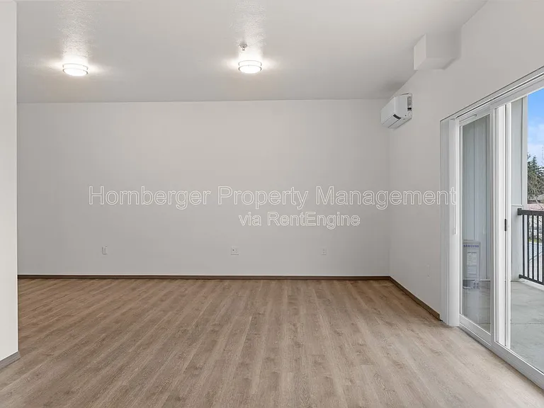 4th Ave Apartments — Photo 6