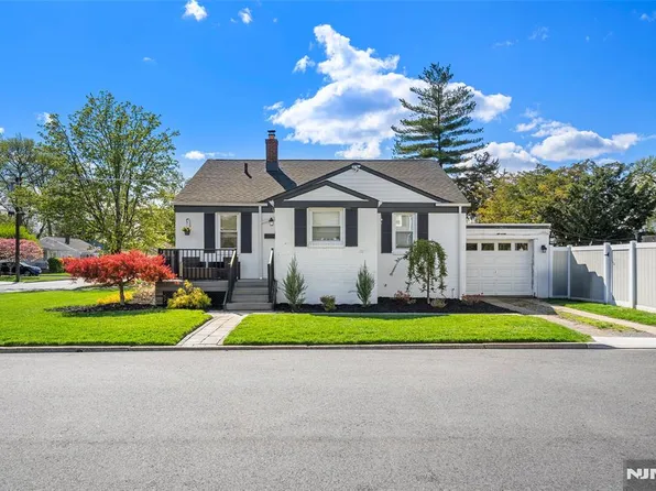 51 New Jersey Ave, Bergenfield, NJ 07621