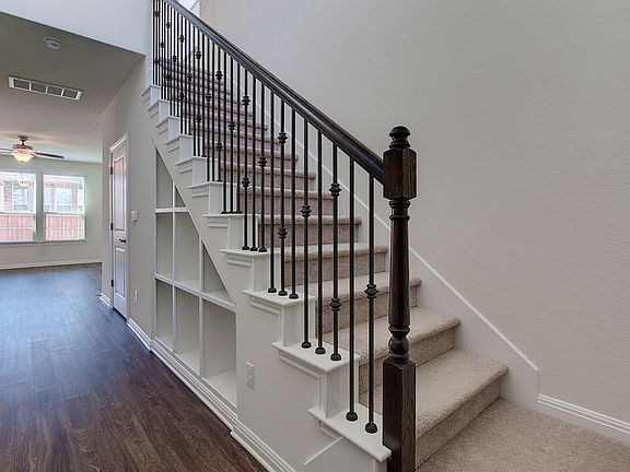 4th image of 3136 Lions Tail St