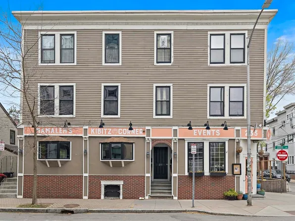 233 Cardinal Medeiros Ave #1, Cambridge, MA 02141