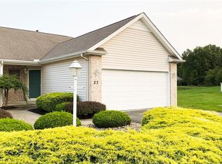 23 Timber Lake Dr, Hubbard, OH 44425