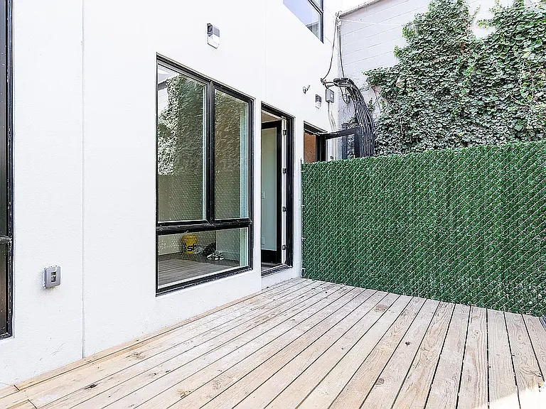 483 Driggs Ave #1B — Photo 1