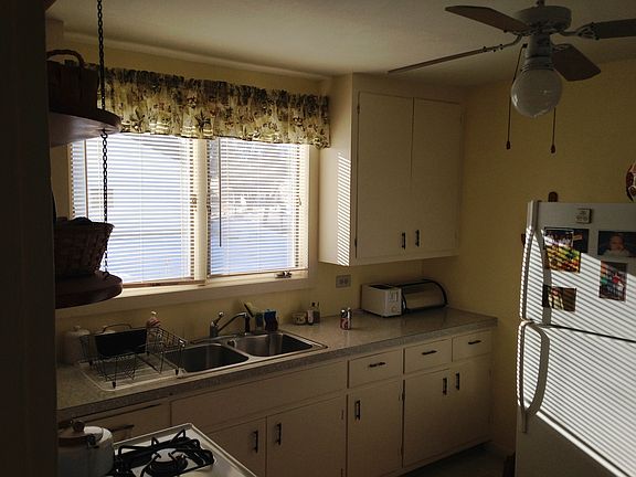 4th image of 221 Grant St