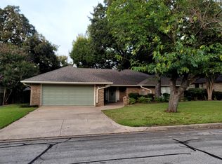 224 N Willow St, Mansfield, TX 76063