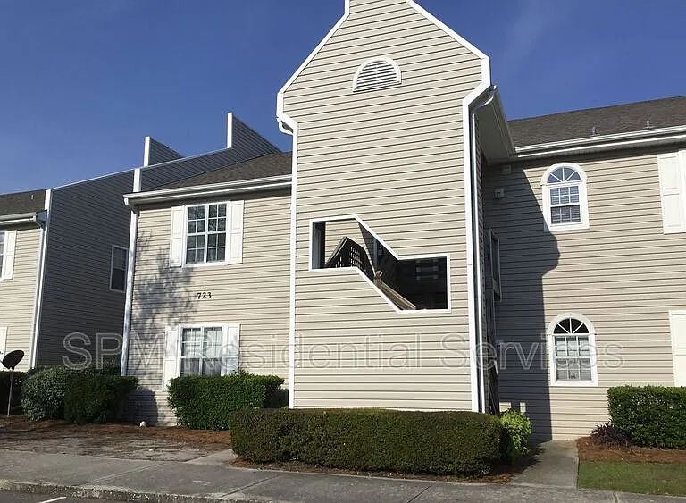723 Bragg Dr #E — Photo 1