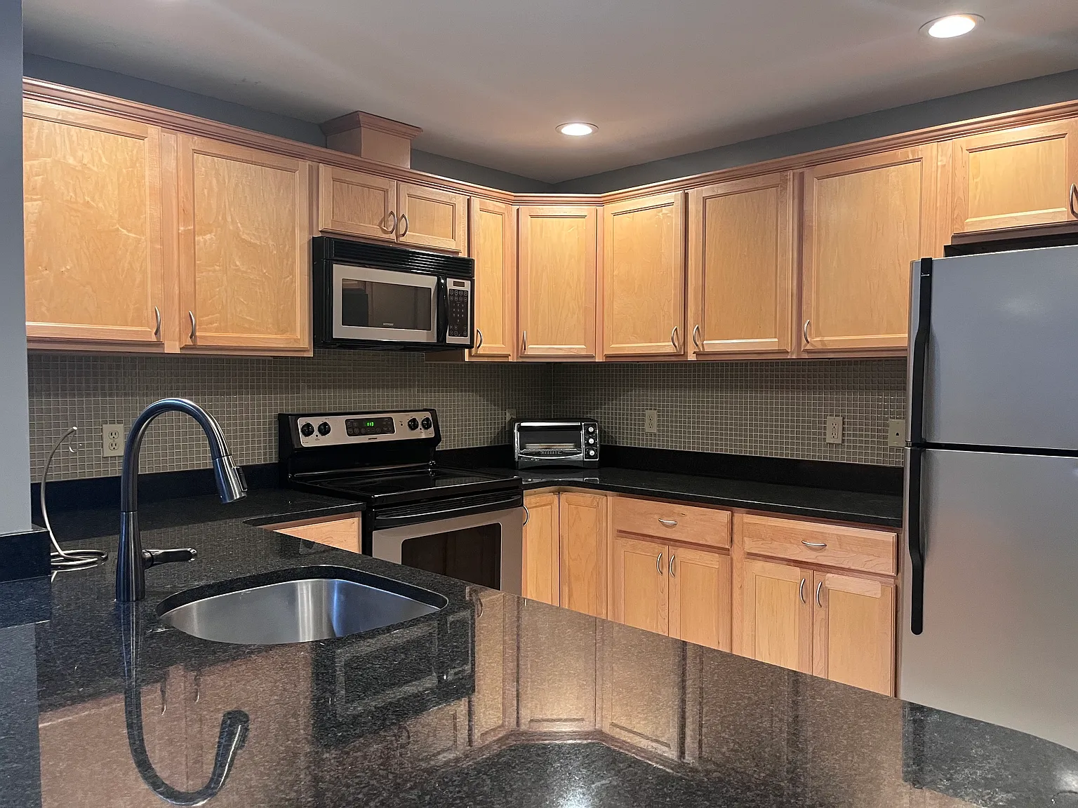 2 bed, 1.5 bath, 1000 sqft, $2,700 — Photo 3