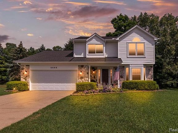 3rd image of 2565 W Bloomfield Oaks Dr