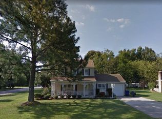 16 Riverside Dr, Smithfield, VA 23430