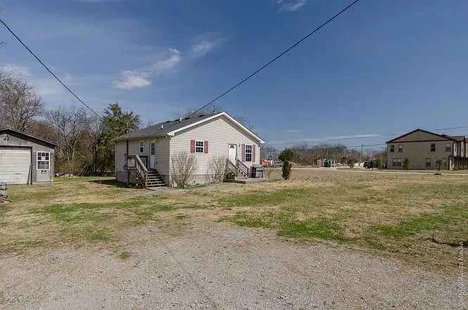 112 Bellvue Dr — Photo 3