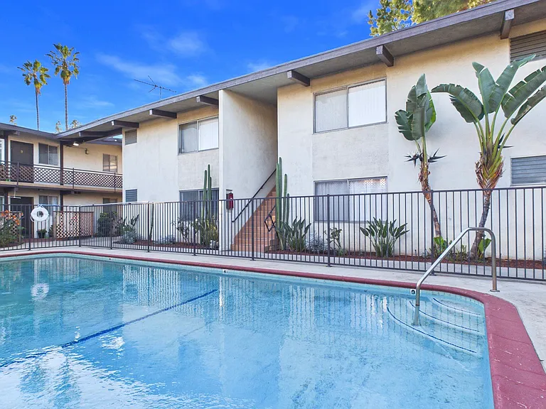 6706 Laurelgrove Ave — Photo 21