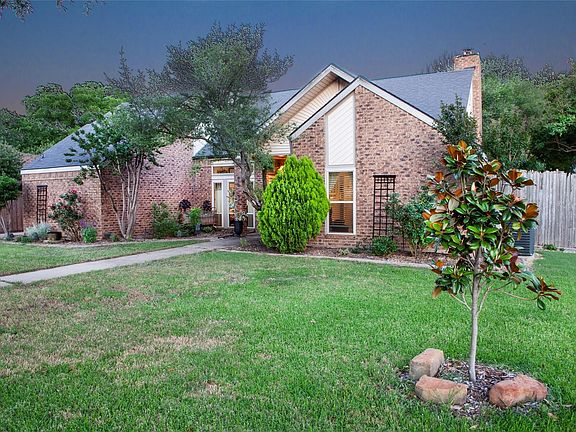 3rd image of 810 Highland Hills Ln