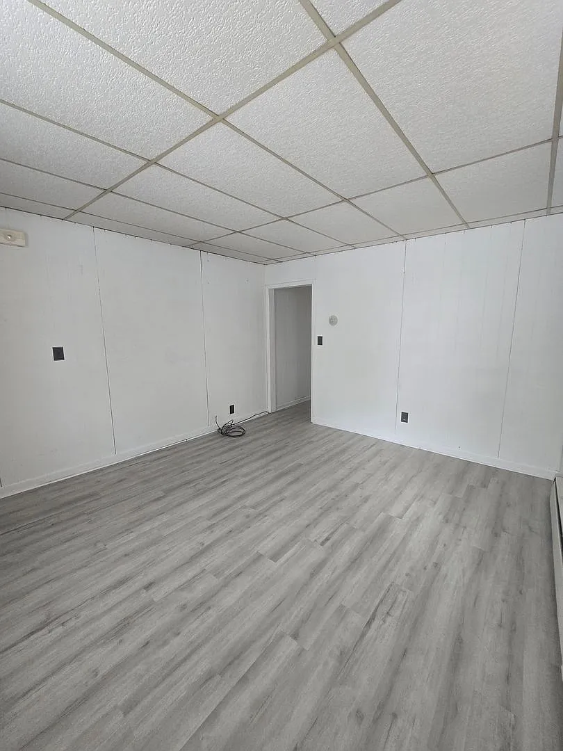 533 W Broadway — Photo 4