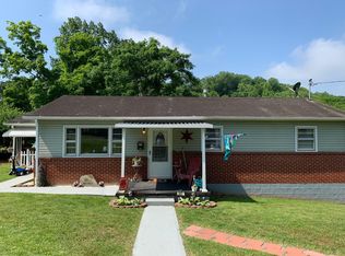 Walker St, Ronceverte, WV 24970