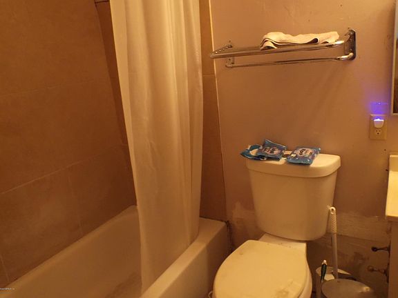 4th image of 3011 Buckman St