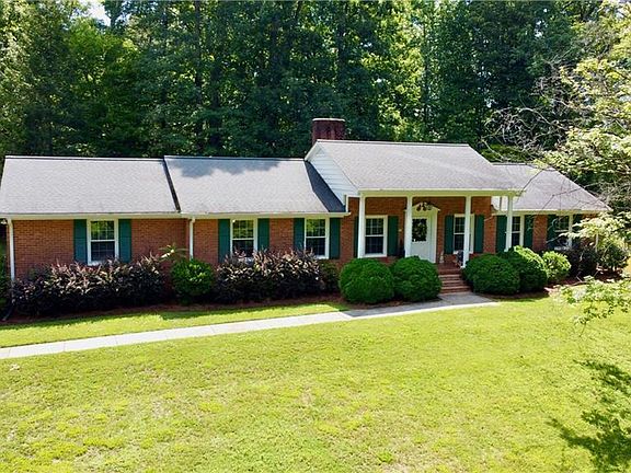 3rd image of 541 Conrad Rd