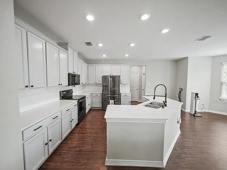 9406 Copperway — Photo 13