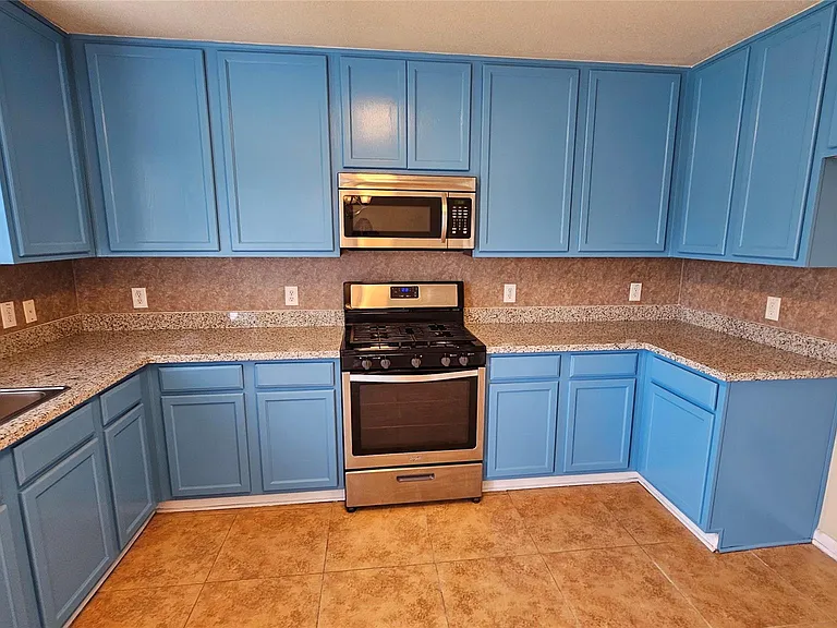 22135 Greengate Dr — Photo 9
