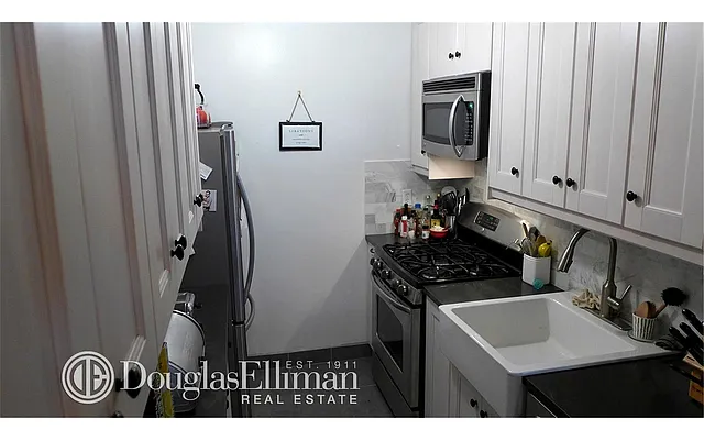 Rented by Douglas Elliman | media 38