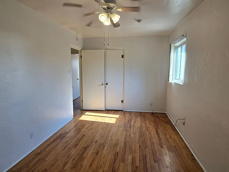 1728 Richmond Dr NE — Photo 8