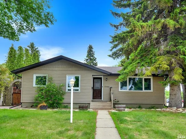 1369 East CENTRE, Saskatoon, SK S7J 3A8