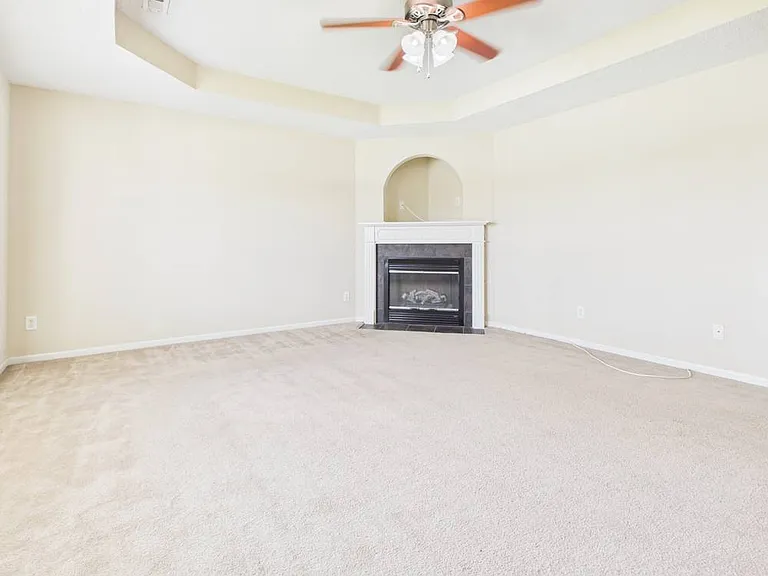 703 Iron Horse Dr — Photo 2