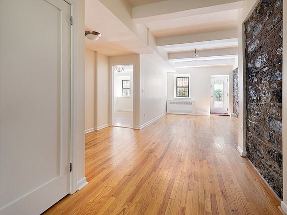 4th image of 250 W 16th St