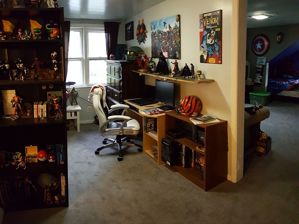 Upstairs bonus room/office