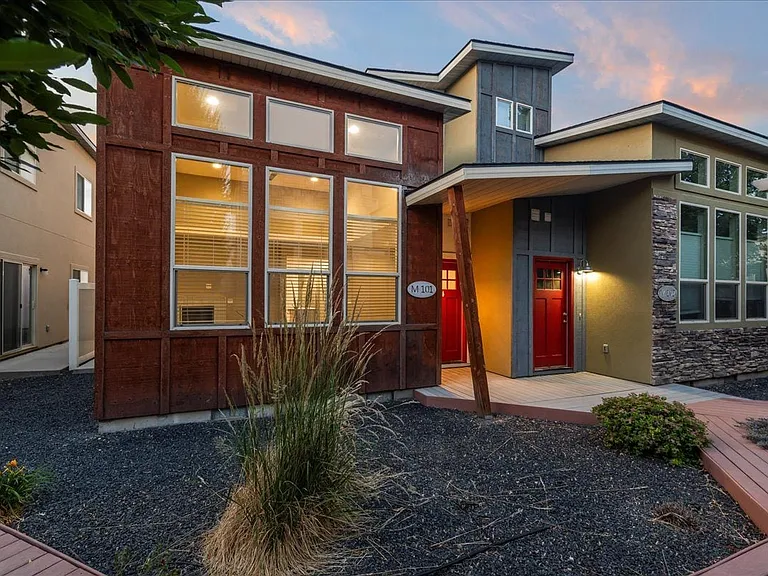 Verraso Village Townhomes — Photo 13