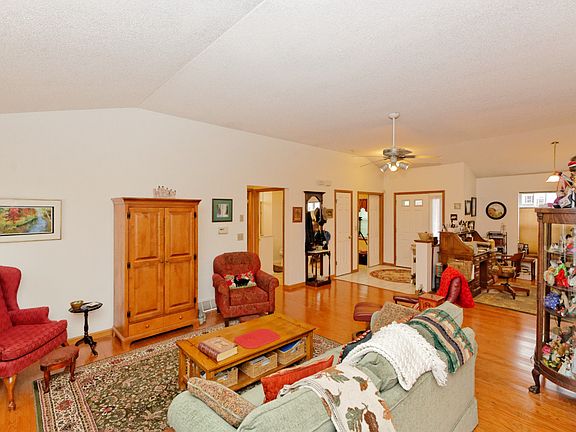 3rd image of 46 Redfield Park