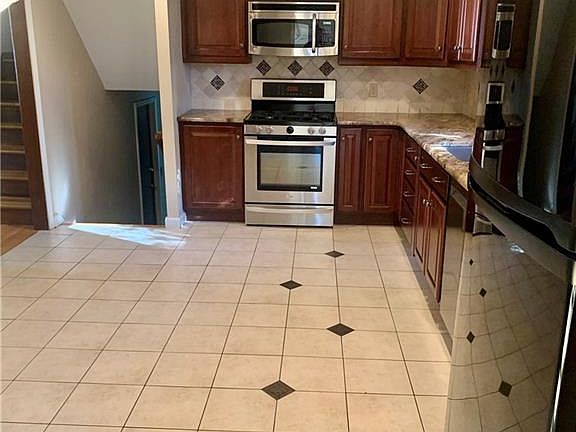 4th image of 121 Rockledge Dr
