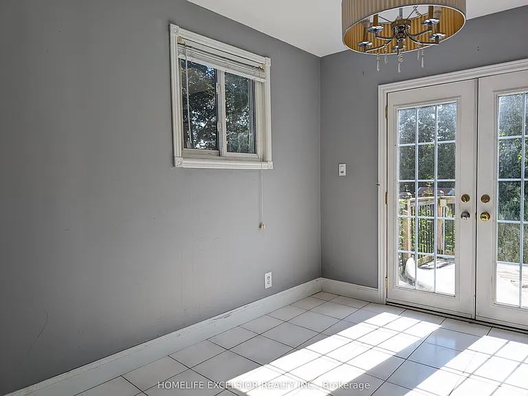 1478 Simcoe St N — Photo 7