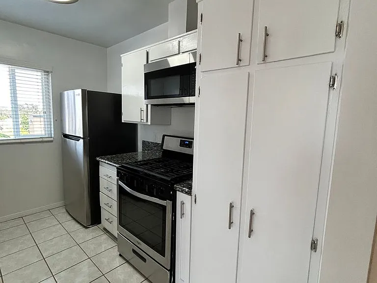 1951 Frank St #14 — Photo 6