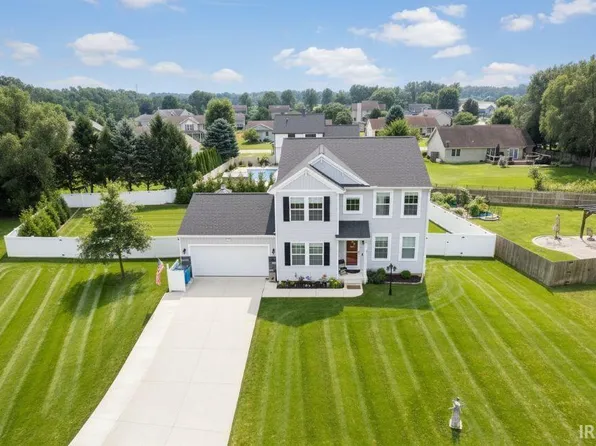 10500 Roszalka Ct, Granger, IN 46530