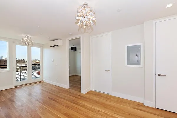 Rented by Evergreen Apartments BK | media 6