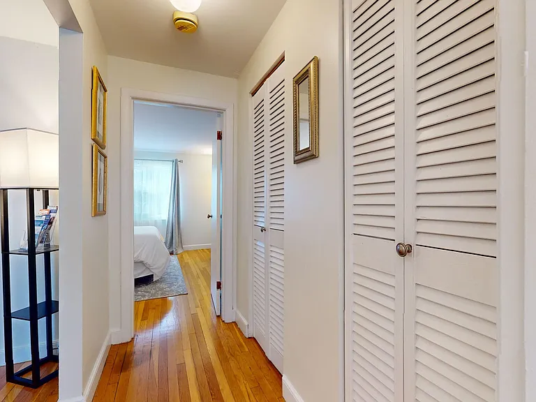 Chestnut St — Photo 17