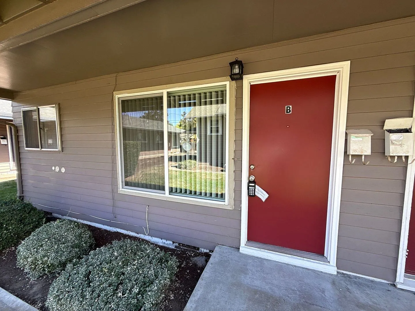 1 bed, 1.0 bath, 590 sqft, $1,045 — Photo 2
