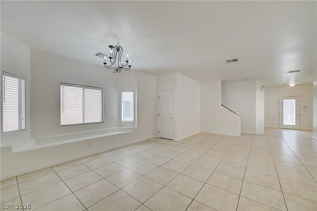 4 bed, 3.0 bath, 2404 sqft, $2,195 — Photo 3