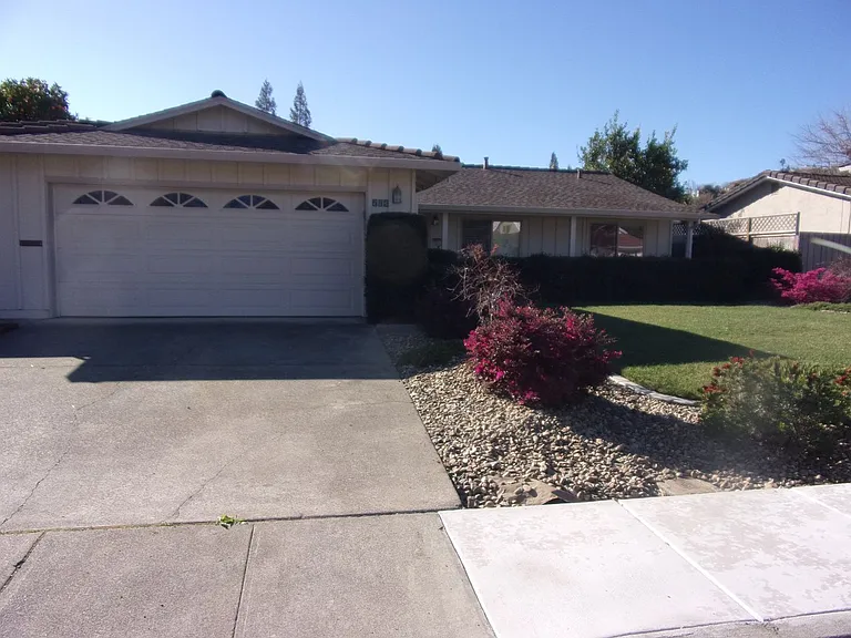 718 Linwood St — Photo 2
