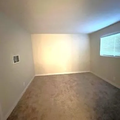 Pacific Shore Apartments — Photo 11