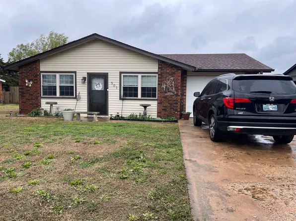 501 Highland Dr, Waukomis, OK 73773