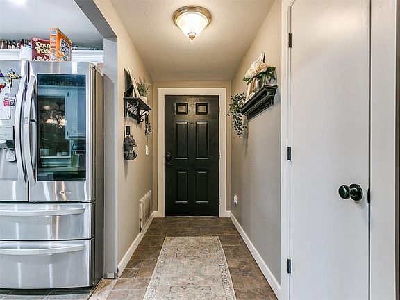 3rd image of 1006 NE 10th St