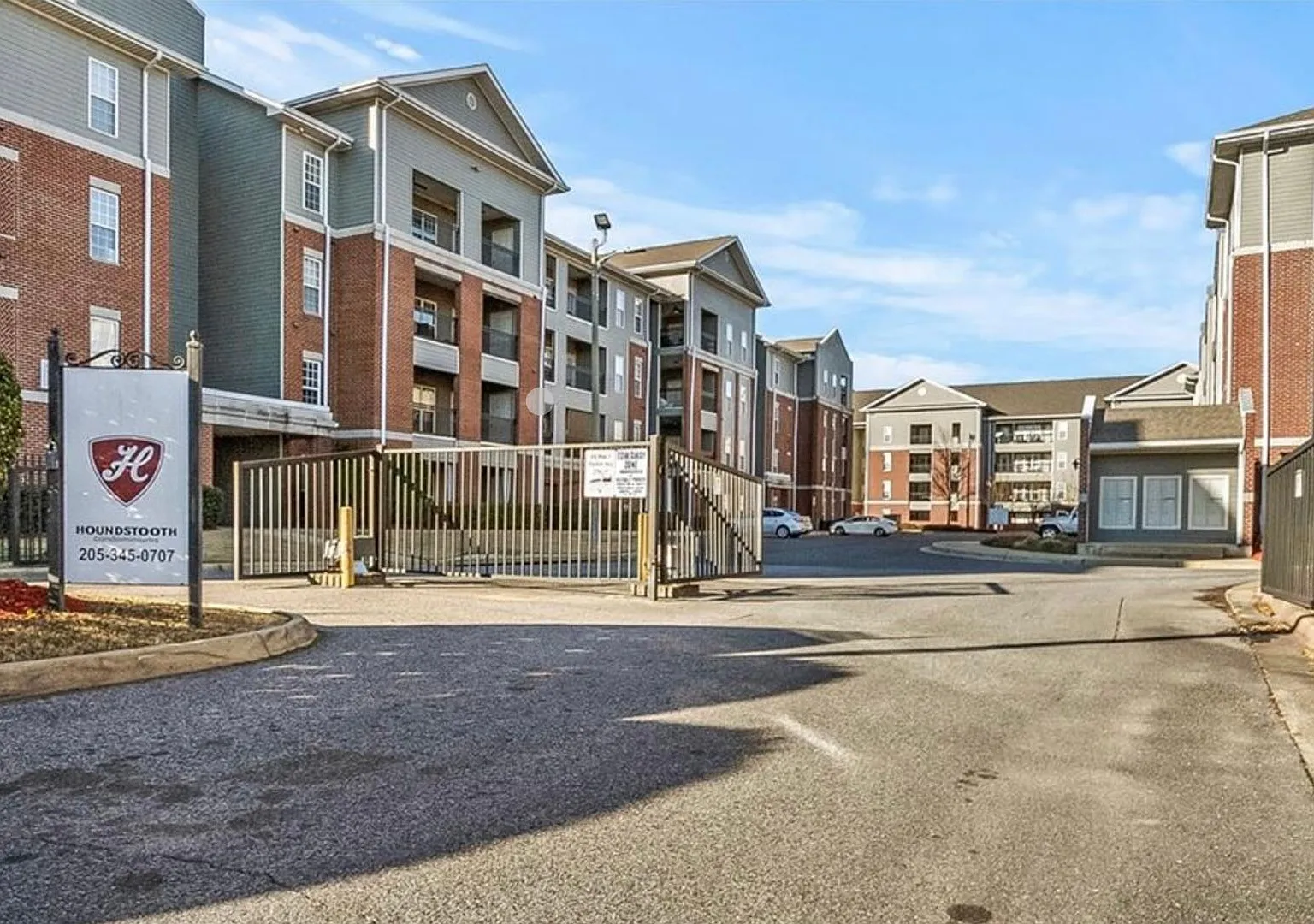 Furnished 3 bed, 3 bath Houndstooth Condo available Fall 27 — Photo 1