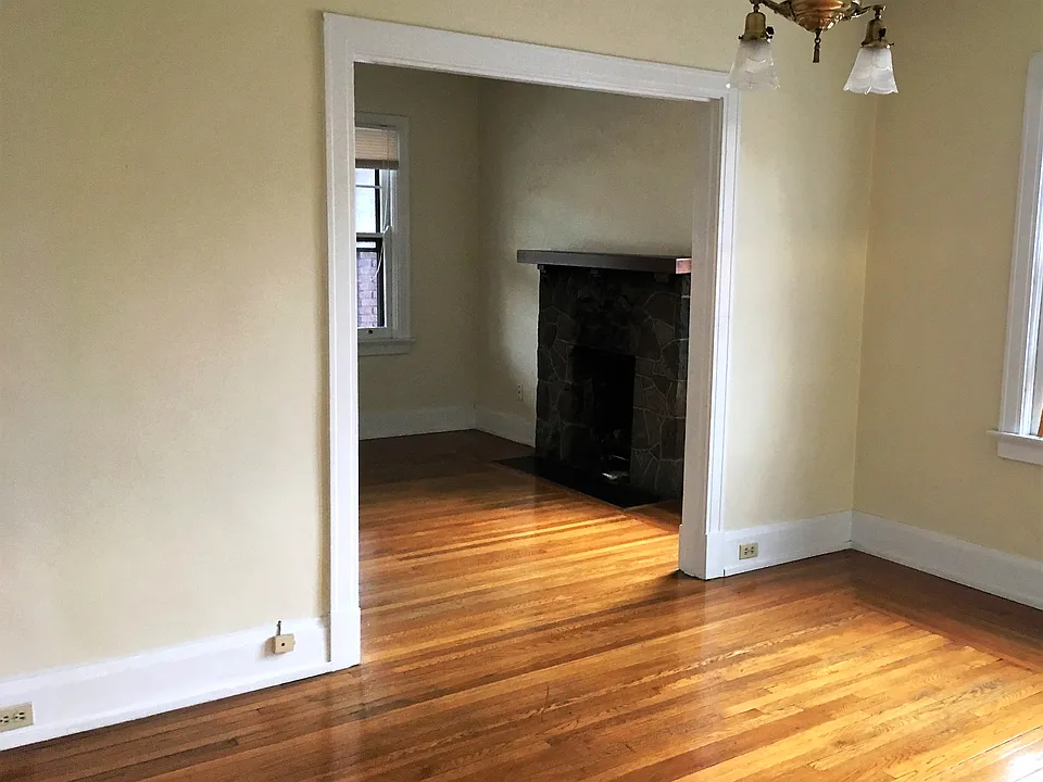Dinning room, hardwood floor, ceiling fan