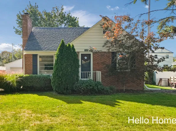 130 Katherine Dr NE, Grand Rapids, MI 49505